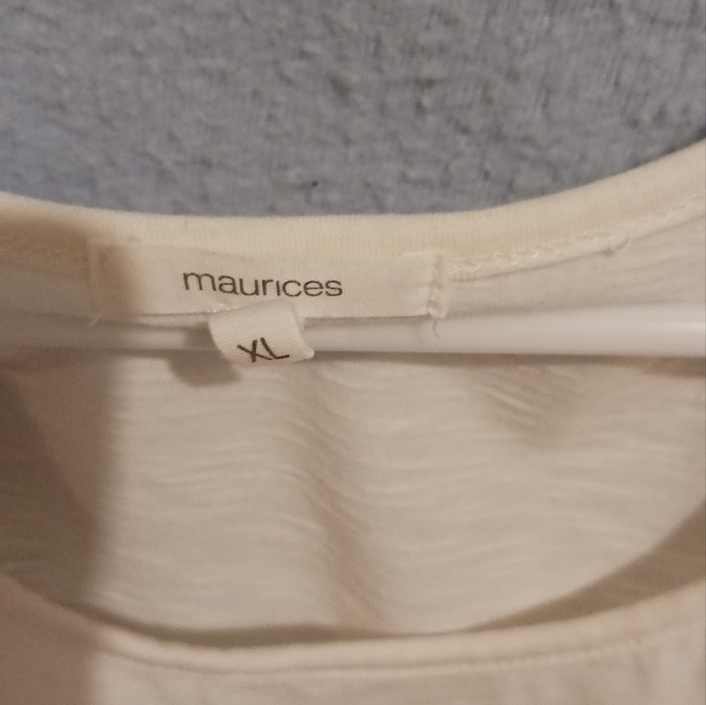Cream botanical graphic tee - Picture 3 of 5